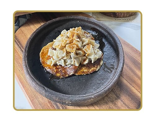 Patlıcan Beğendi Pankek Üzerinde, Sarımsak Konfili Dry Age Bohça Mantı